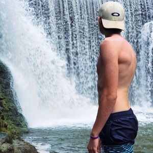 Meet your Posher, Levi